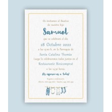 Invitación bautizo ropita azul