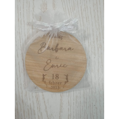 Abridor madera con imán grabado hojas