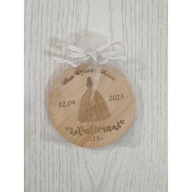 Abridor madera con imán 15 años grabado chica