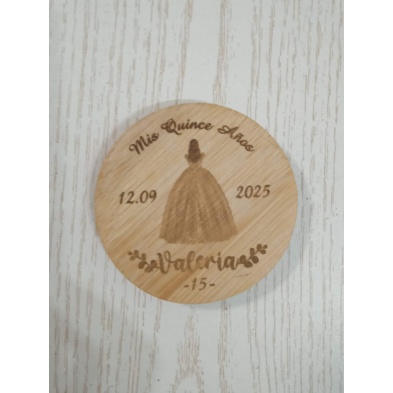 Abridor madera con imán 15 años grabado chica