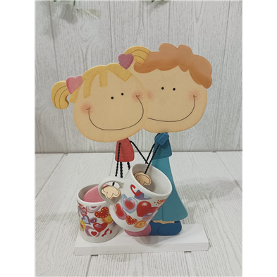 Parejita madera con tazas corazón