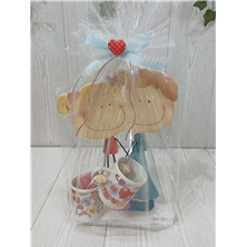 Parejita madera con tazas corazón