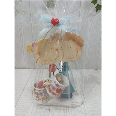 Parejita madera con tazas corazón