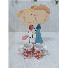 Parejita madera con tazas corazón