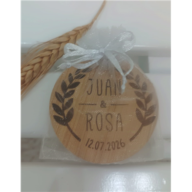 Abridor madera con imán grabado hojitas