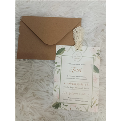 Invitación de boda hojas verde y rosa con encajito