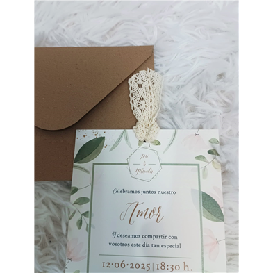 Invitación de boda hojas verde y rosa con encajito