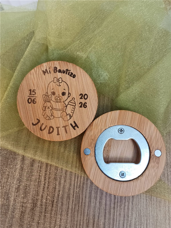 Abridor madera con imán bautizo grabado bebé niña