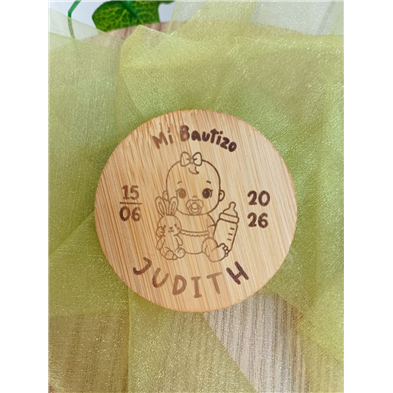 Abridor madera con imán bautizo grabado bebé niña