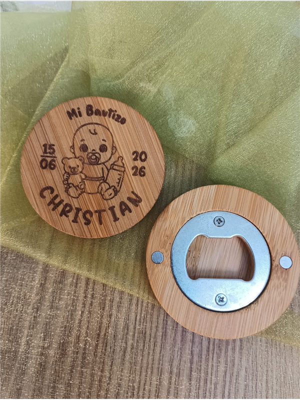 Abridor madera con imán bautizo grabado bebé niño